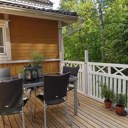 Hirsihuvila, Sauna Ja Kylpyamme, Levollista Olemista Villa Loppi